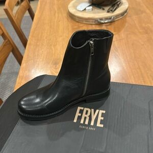 Veronica boot by famous boot maker brand new 
Great style